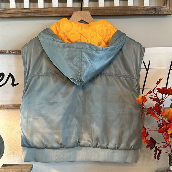 We The Free Vest 💛🥶💛 - Picture 5 of 12